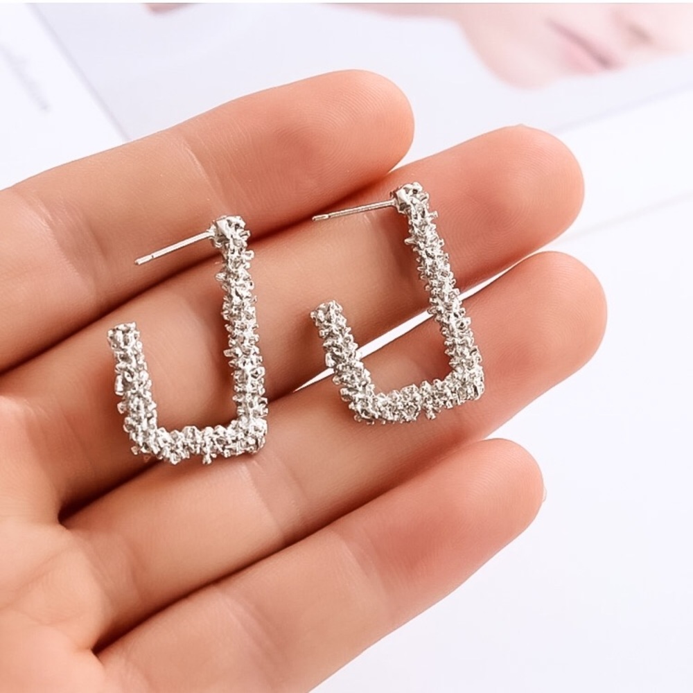 🔴5/$15🔴CLEARANCE Silver Simple Earrings NEW - Picture 7 of 13